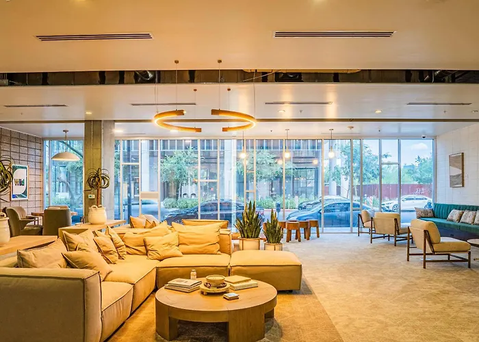 Cool 1bd In Cdt With Gym Pool Parking Apartment