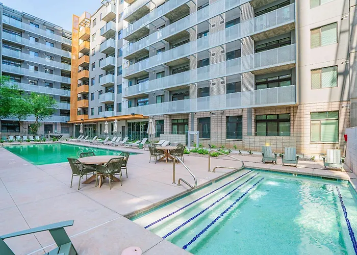 Cool 1bd In Cdt With Gym Pool Parking Apartment