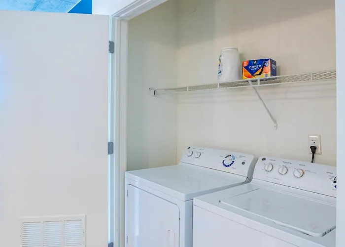 Apartment Cool 1bd In Cdt With Gym Pool Parking