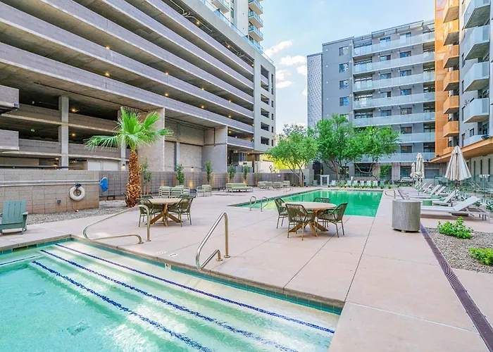 Cool 1bd In Cdt With Gym Pool Parking Apartment *