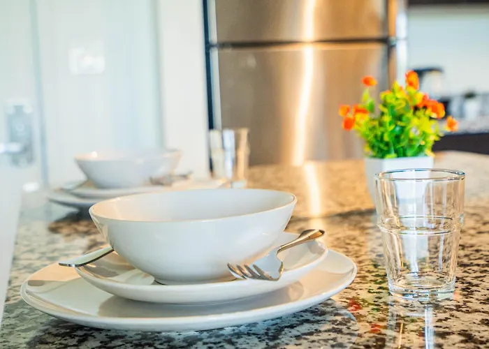 Cool 1bd In Cdt With Gym Pool Parking Apartment *