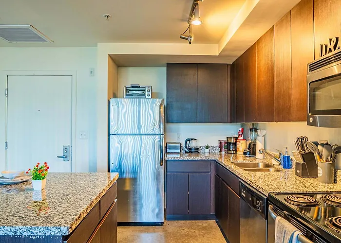 Cool 1bd In Cdt With Gym Pool Parking Apartment