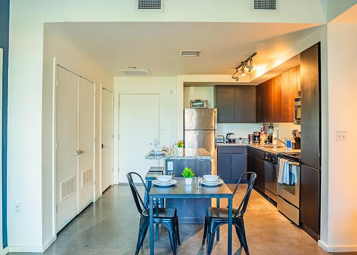 Cool 1bd In Cdt With Gym Pool Parking Apartment *