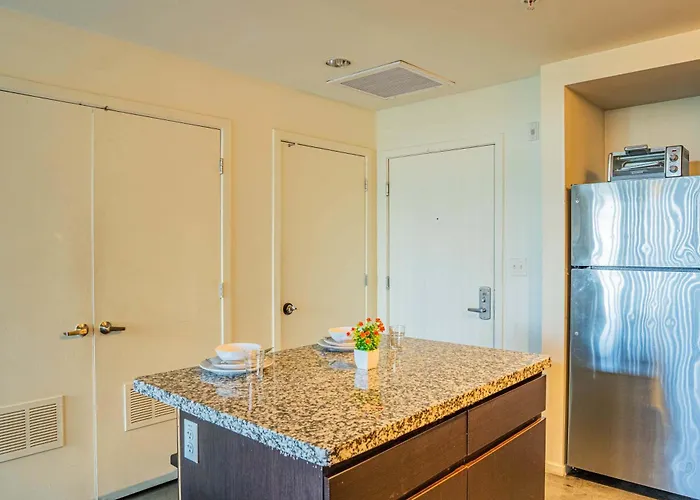 Cool 1bd In Cdt With Gym Pool Parking Apartment *