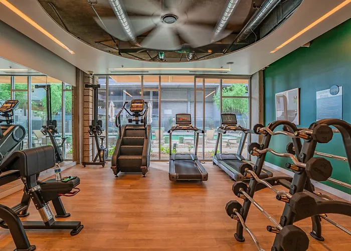 Cool 1bd In Cdt With Gym Pool Parking