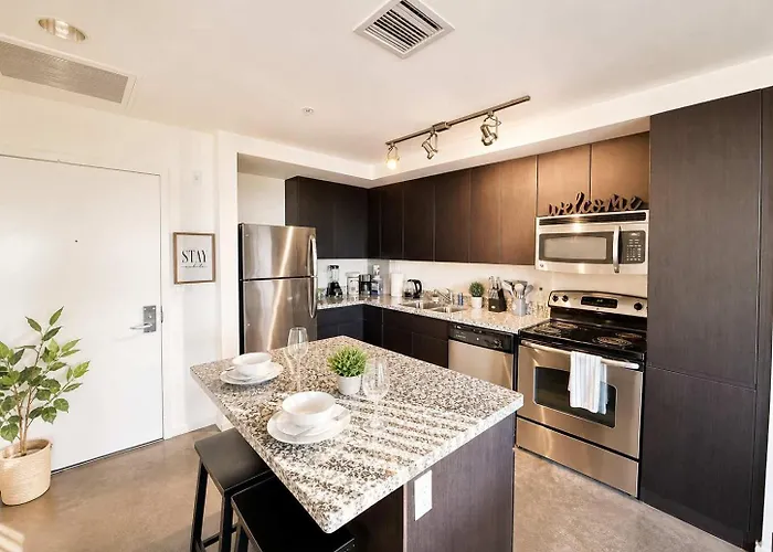 Cool 1bd In Cdt With Gym Pool Parking