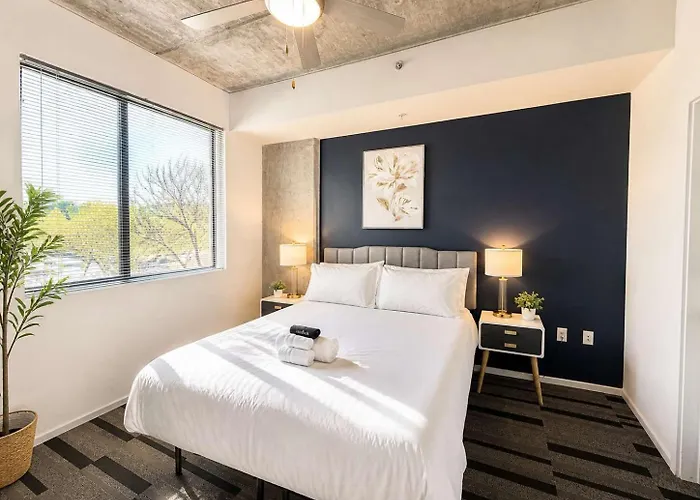 Cool 1bd In Cdt With Gym Pool Parking *