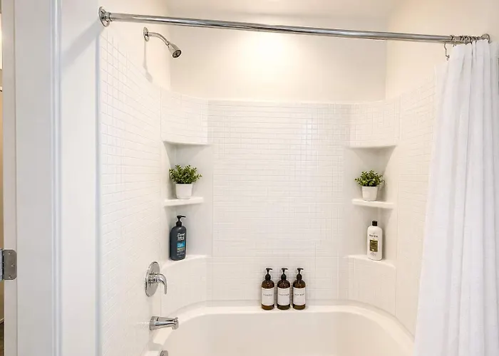 Cool 1bd In Cdt With Gym Pool Parking Apartament Phoenix
