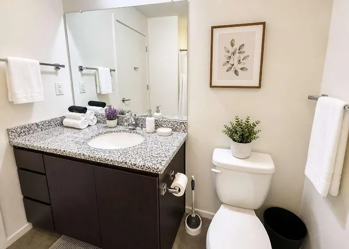 Cool 1bd In Cdt With Gym Pool Parking