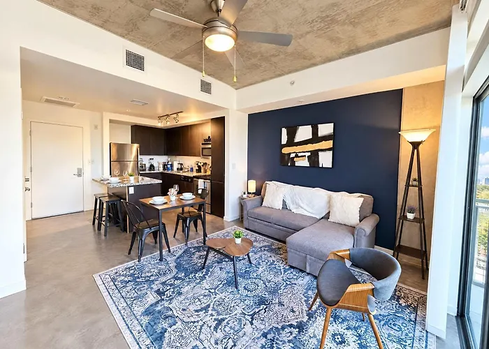 Cool 1bd In Cdt With Gym Pool Parking Apartment