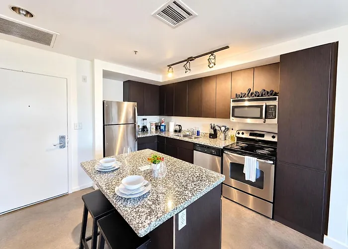 Cool 1bd In Cdt With Gym Pool Parking Phoenix
