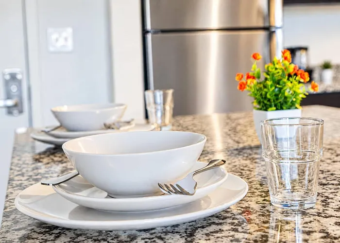 Cool 1bd In Cdt With Gym Pool Parking *