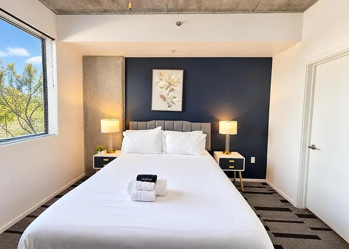 Cool 1bd In Cdt With Gym Pool Parking * Phoenix
