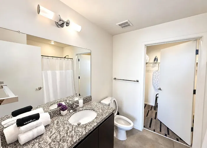 Cool 1bd In Cdt With Gym Pool Parking